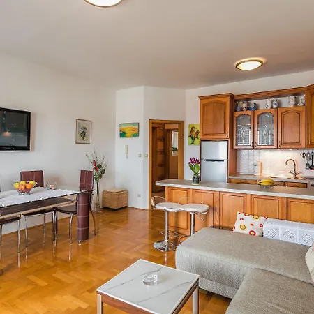 Apartment Charmantes 100 Meter Zum Sandstrand Mit Meerblick, Garagenstellplatz, Waschmaschine *